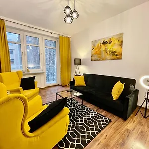 Diamond Metro Wifi 300 Mbs 70'tv Netflix Hbo Appletv+ Apartment Warsaw